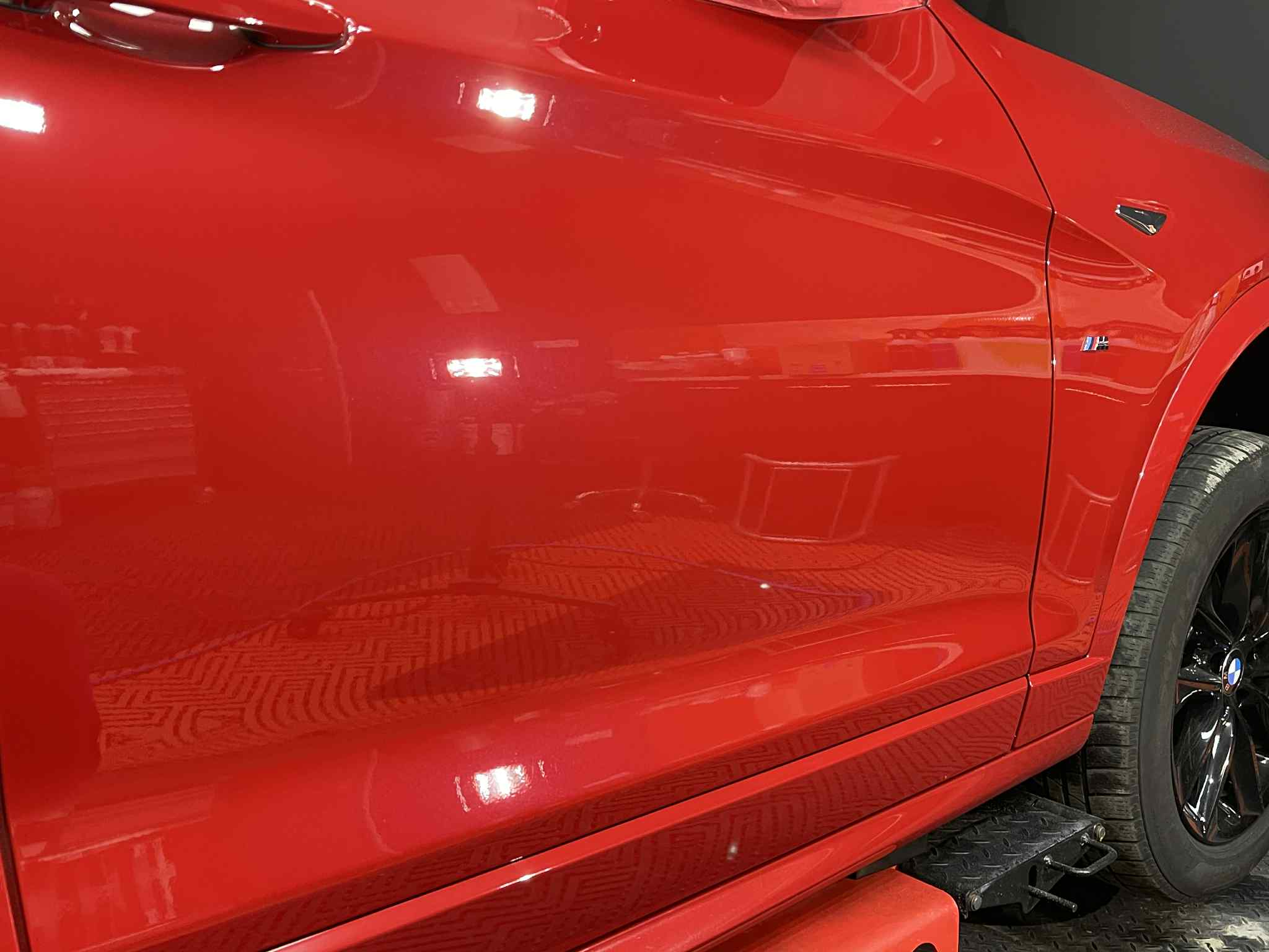 Avant après polylustrage show-car - reflets miroir