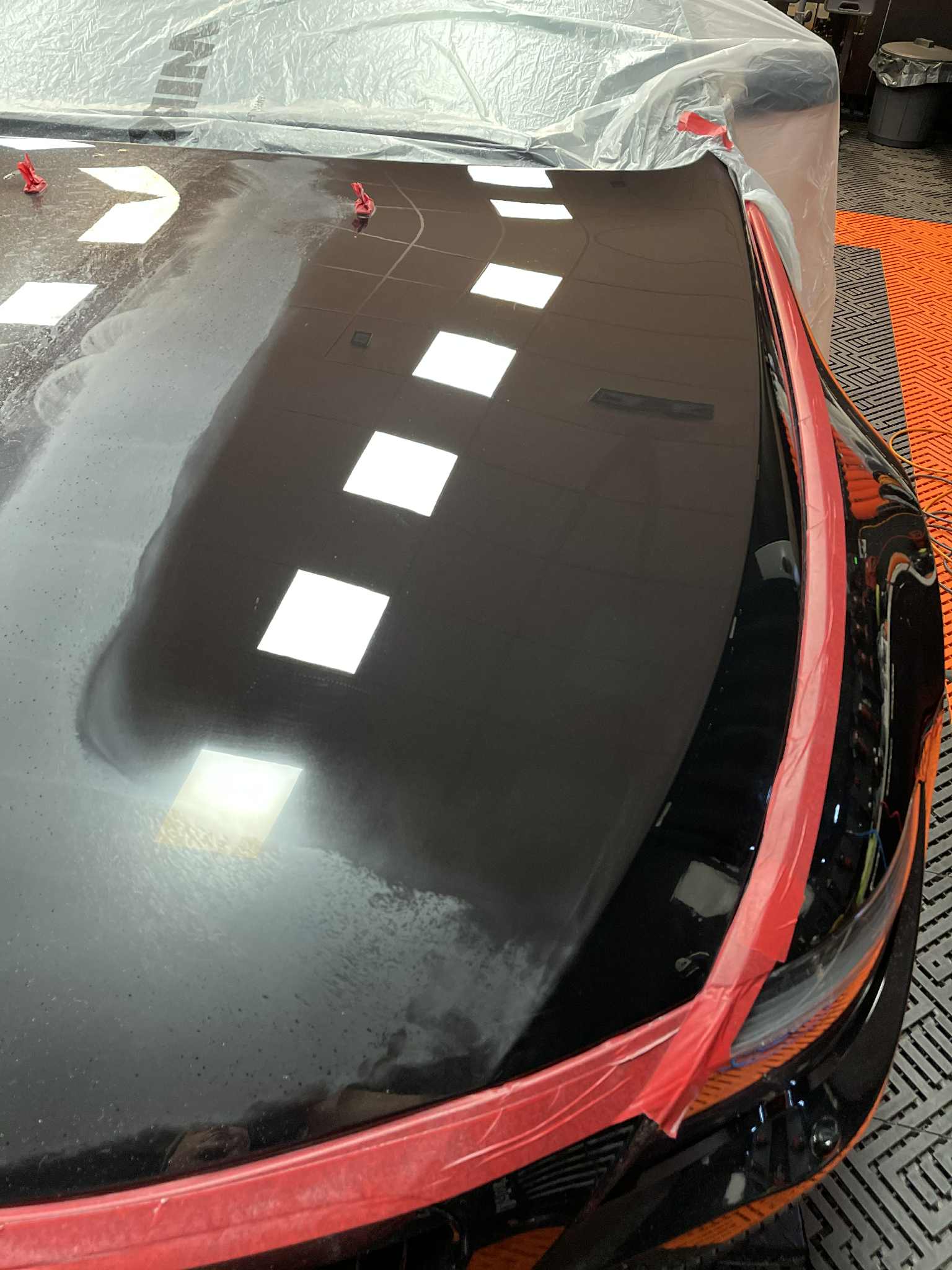 formation polissage et polylustrage en Alsace – finition miroir sur vernis noir